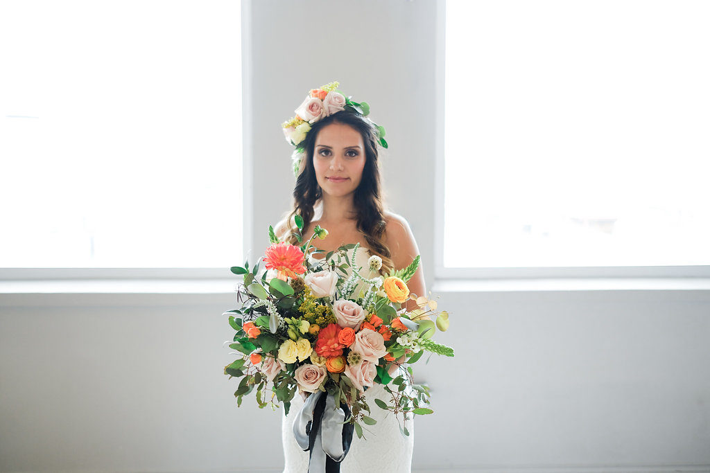 Colorado boho bride with bouquet