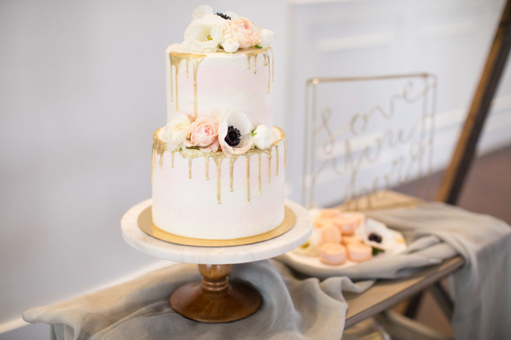 drip gold and pink cake